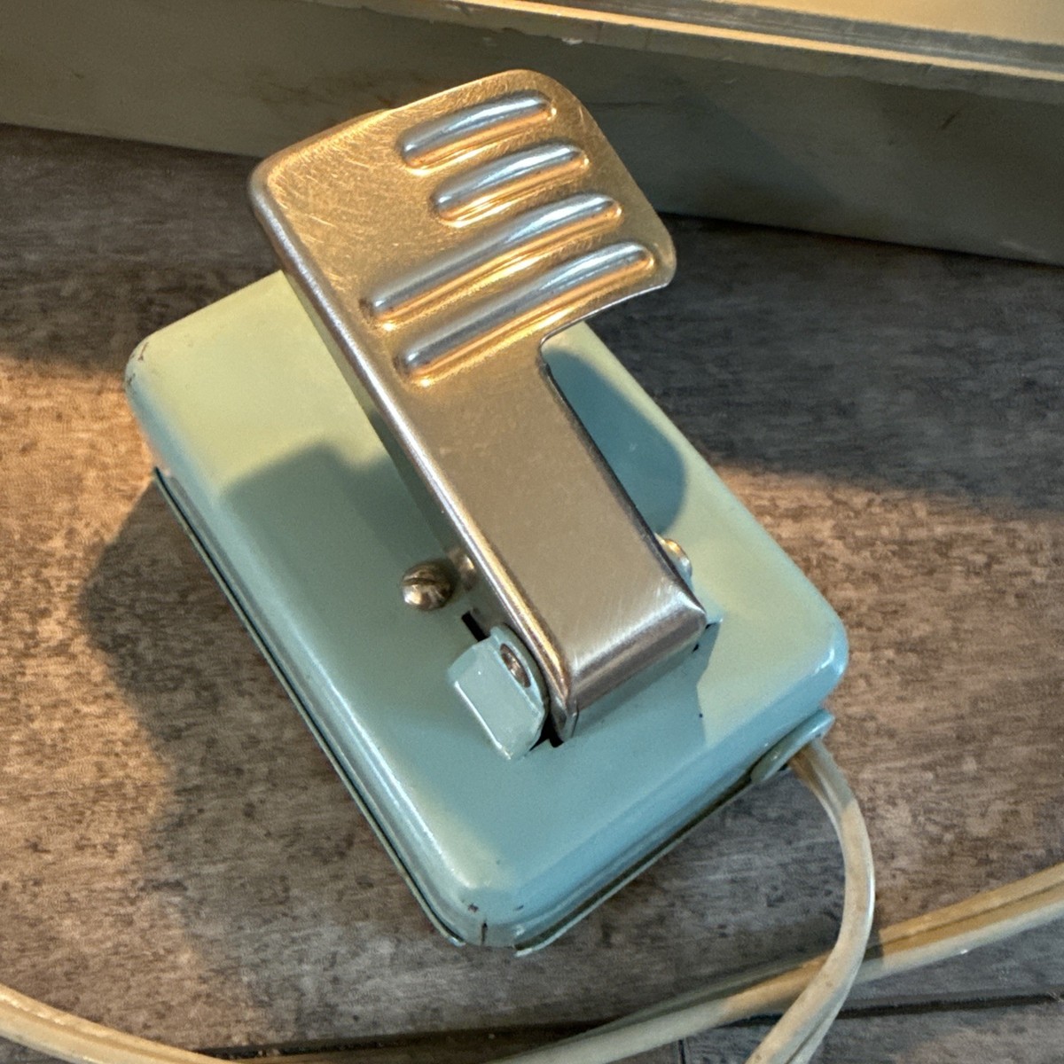 VINTAGE SINGER 327K TURQUOISE BLUE ZIGZAG SEWING MACHINE W/ Case