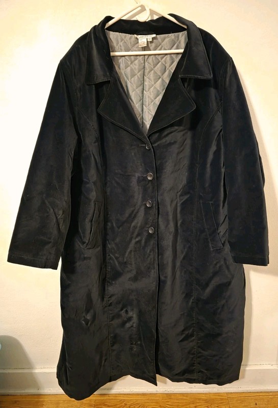 Vintage Silhouettes Thick Black Velvet Long Coat With Quilted Lining Size 34 5X 