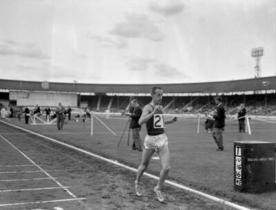 Athletics - AAA Three Miles championship winner - Frank Salvat 1960 OLD PHOTO