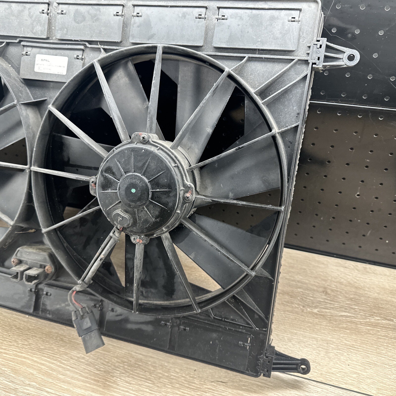 05-08 Maserati Quattroporte M139 Engine Radiator Condenser Cooling Fan OEM
