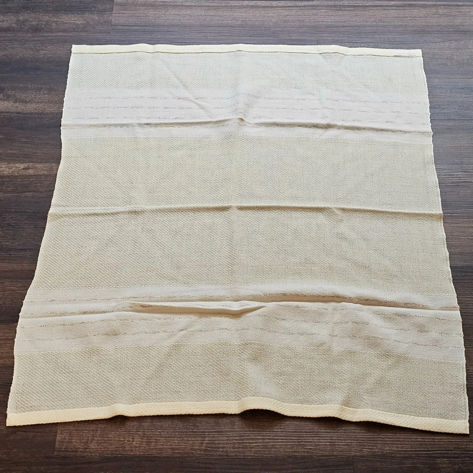 Manta de bebé unisex tejida a mano Churchill Weavers de colección amarilla blanca a rayas Foto 3 de 3