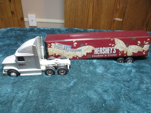 ERTL White GMC Integral Semi Tractor Trailer Hershey Cookies & Crean 1/64 Scale - Picture 4 of 6
