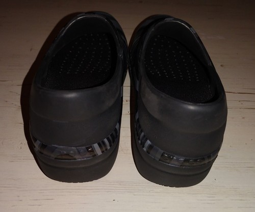 Crocs Dual Comfort Clogs Black Gray Swirl Womens Size 7 Non Slip Nurse Neria Pro - Picture 5 of 9