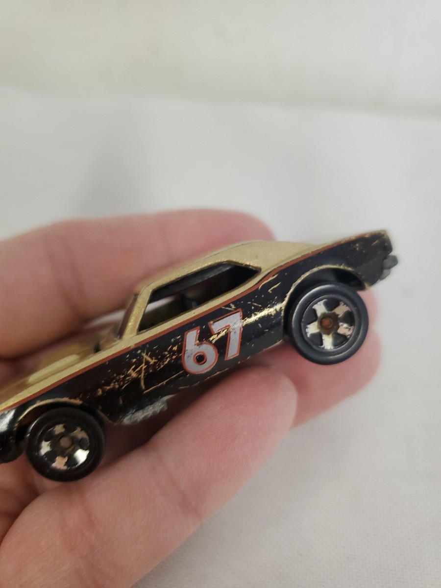 Hot Wheels 1967 Camaro Gold & Black Mattel 1:64 Diecast Car 1982