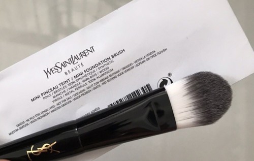 *NEW* 2 x YVES SAINT LAURENT YSL mini FOUNDATION Brushes TRAVEL SIZE CERTIFIED - Picture 4 of 4