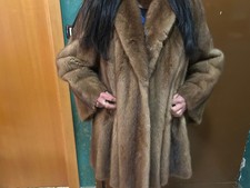 Giacca in vero visone naturale colore marrone. In ottime condizioni ,taglia M