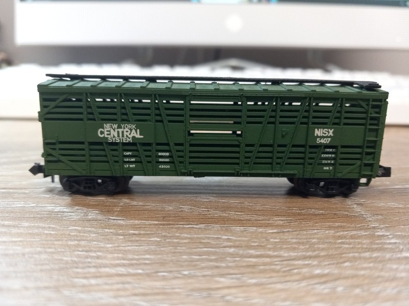 ATLAS, N SCALE. 40' STOCK CAR. NEW YORK CENTRAL. W/METAL WHEELS. FREE SHIPPING.