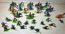 Lot of Vintage Britains Deetail 1971 Medieval Black Knights, Soldiers, Horses