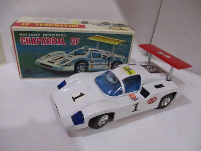 JIM HALL CHAPARRAL 2F RACE CAR TIN BATTERY OP- JAPAN- WORKS- BOXED