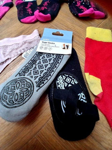 Yoga/Sport Tanz gepolsterter BH x 2 & Yoga Socken ohne Zehen Paket - Bild 9 von 24