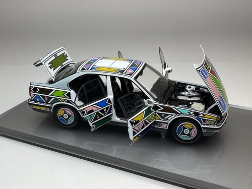ART CAR 1/18 BMW 525i 1991 Esther Mahlangu (AUTOART NOREV GTSPIRT OTTO MINICHAMP - Imagen 7 de 7