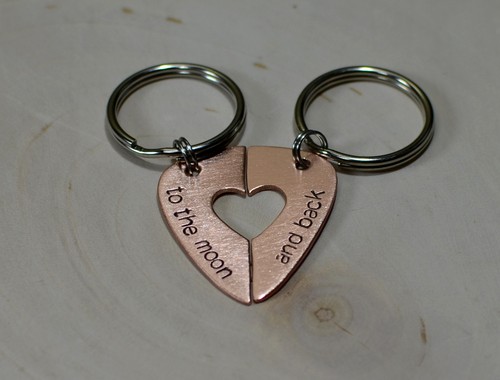 Couples guitar pick keychain with love you to the moon and back - Picture 2 of 5