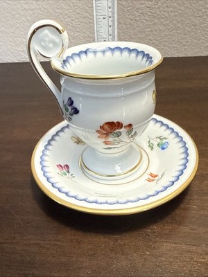 Richard Ginori ITALIAN FRUITS Antico Doccia FOOTED DEMITASSE CUP & SAUCER Circle