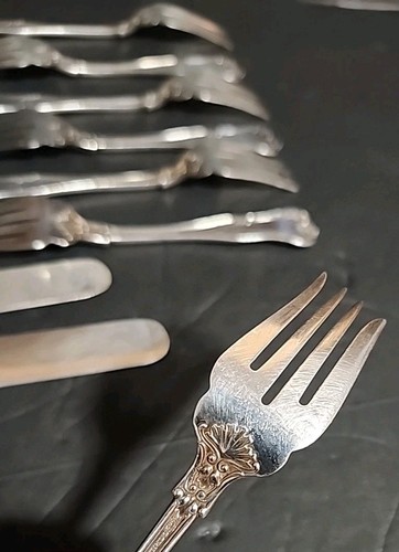 Gorham 1902 Electroplate 12 Salad Forks 6" & 2 Knives Silver Plate Silverware - Picture 15 of 24