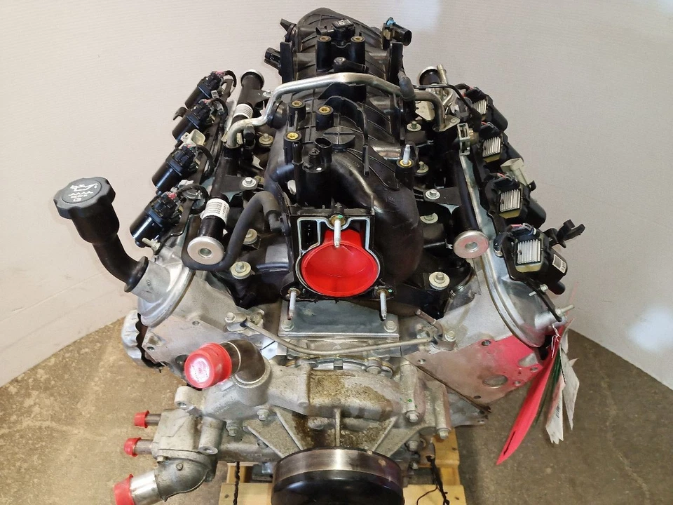 5.3L Engine from 2004 GMC Envoy XUV VIN P 8th Digit [80,646 miles] 12175286 Foto 2 de 4