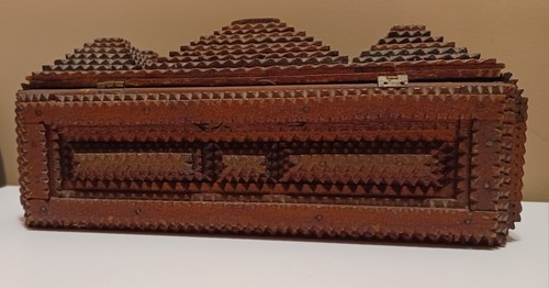 1890s Tramp Art Wooden Box 11" X 5" - Picture 5 of 9