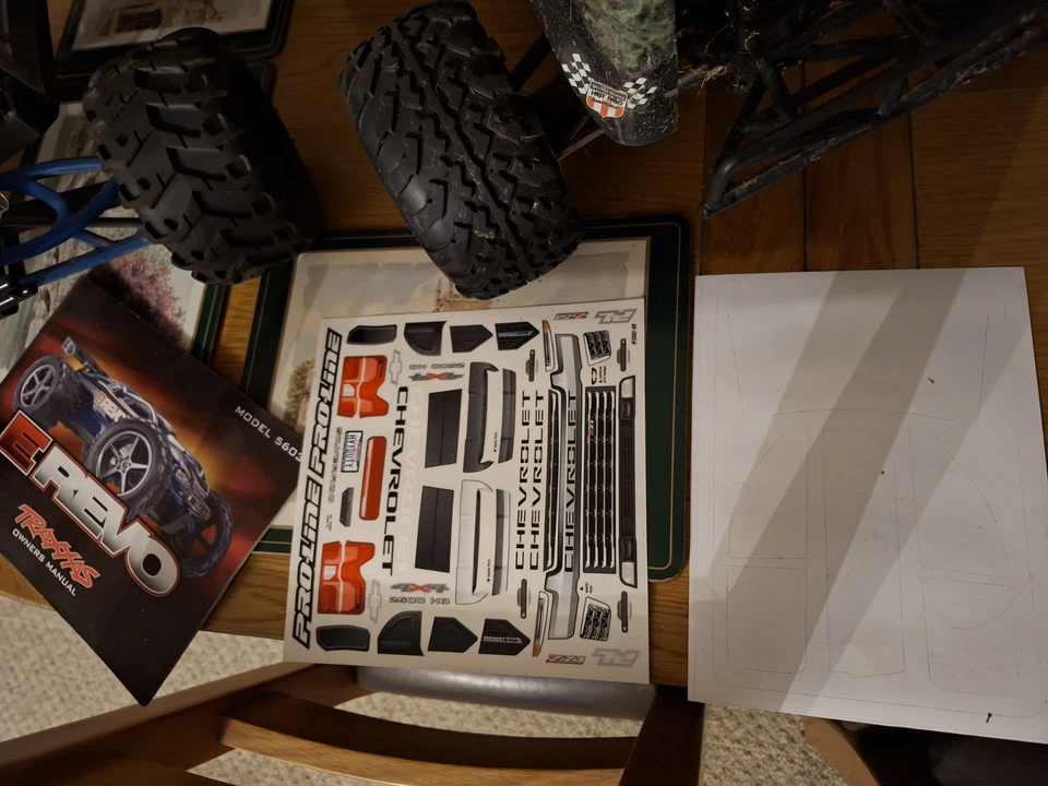 Traxxas E Revo Trucks 1.0 2.0 2.4G Brushless 4wd. RtR 1/10th 1/8th Grave Digger - Image 3 of 4