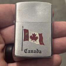 1995 Vintage Zippo Lighter - Canadian Flag - Niagara Falls, Ontario Canada