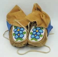 BEAUTIFUL VINTAGE INDIGENOUS High Top Blue Moccasin shoes 