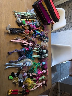 Monster High Puppen Set Konvolut Alles aus Bildern  - Bild 1 von 4