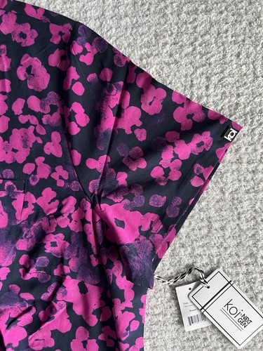 Koi Next Gen Scrub Top Women’s Sz 2X Pink Cheetah Azalea Stretch Nursing Medical - Picture 5 of 10