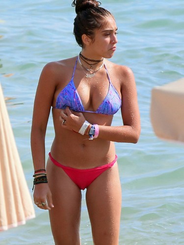Lourdes Leon With Her Colorful Bikini 8x10 Picture Celebrity Print - 第 1/1 張圖片