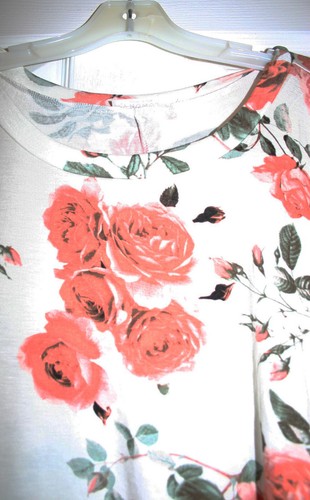 Frumos Womens L Red Rose Floral Print Hi-Lo Hem Knit Shirt Top NWT - Picture 3 of 4