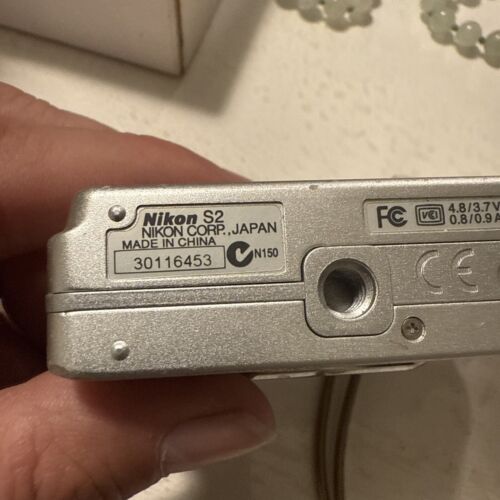 Nikon CoolPix S2 5MP Digital Camera Silver Not Tested - Picture 4 of 8