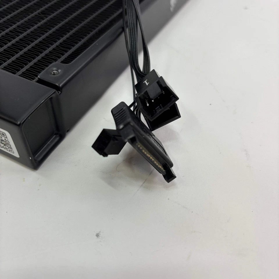 Broken Corsair CW-9060043-WW Liquid Cooler RWF0031 Bent Fins - Изображение 2 из 4