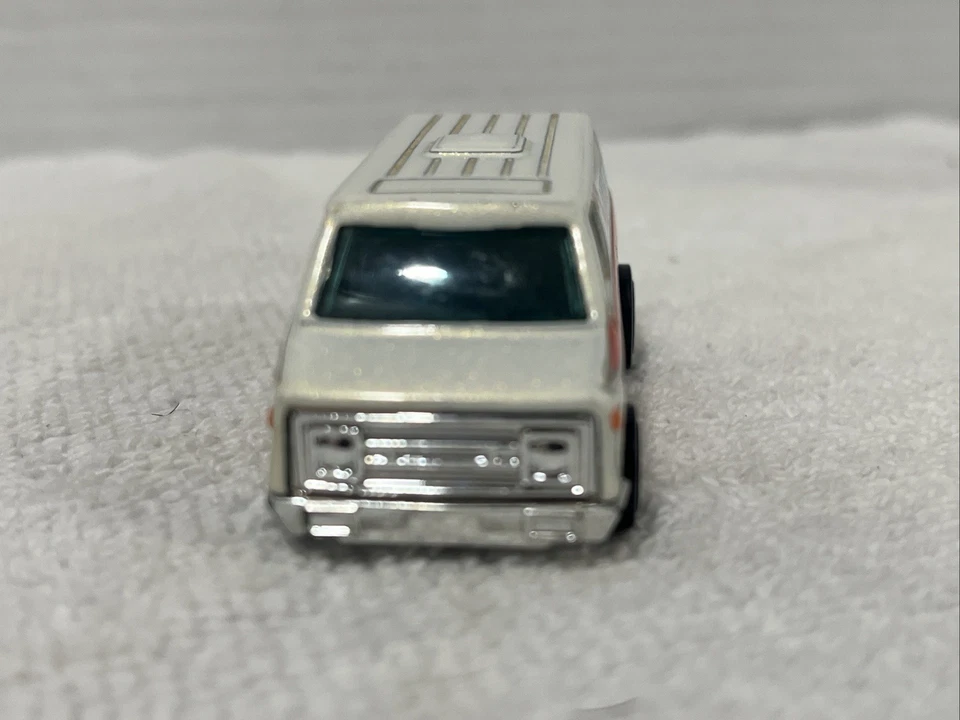 Hot Wheels Mattel 2003 C09 White Ambulance - Image 4 of 4