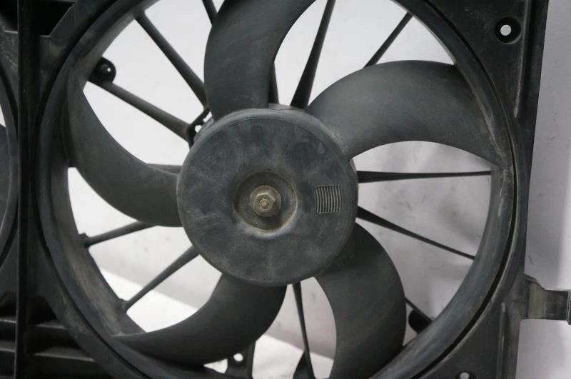 Двигатель вентилятора охлаждения радиатора в сборе 2011-2014 Chrysler 200 68031872AA от оригинального производителя - Изображение 3 из 4