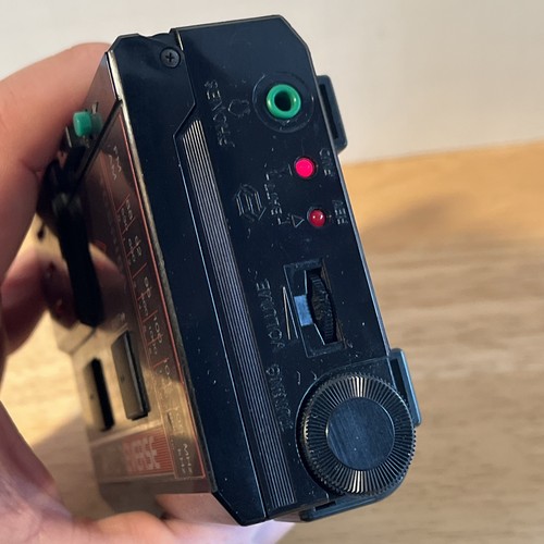 Vintage 1980’s Toshiba KT-4036 Portable Radio & Cassette Player with Belt Clip - Picture 7 of 10