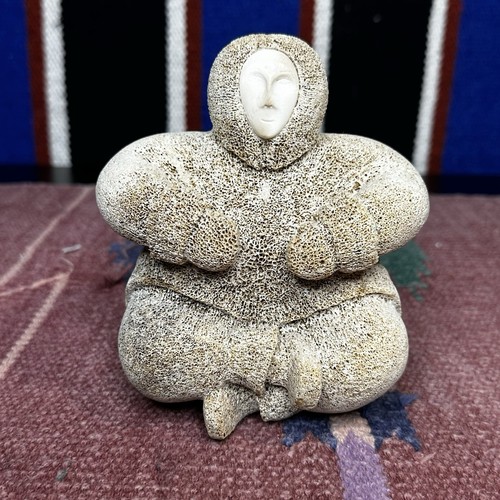 Vintage Alaskan Inuit Wal Knochenschnitzerei Roy Weyiounna Hunter selten