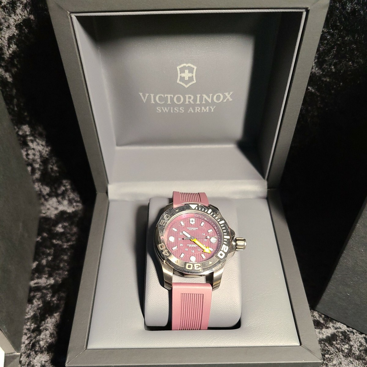 Victorinox Swiss Army Dive Master 500 Purple Dial Watch UNISEX