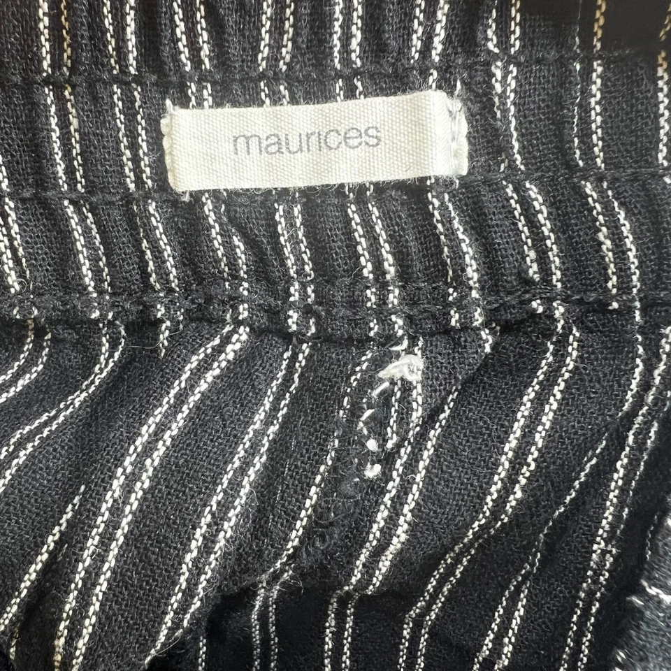Maurices Shorts Womens Size Medium Black White Pockets Elastic Waist - Image 3 of 4