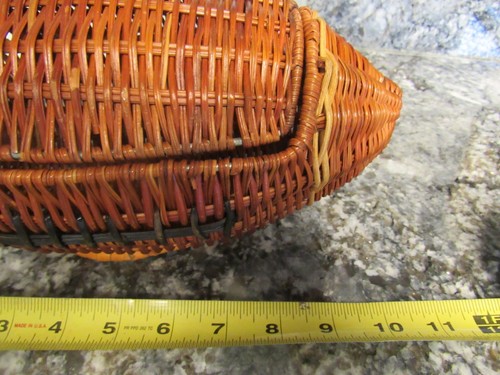 Cestino vintage a forma di calcio in vimini rattan con coperchio rialzabile - Foto 7 di 10