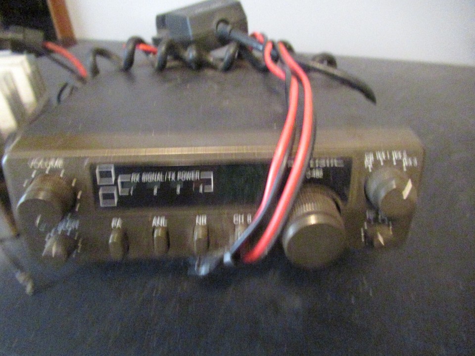 Realistic CB Radio TRC482 40 Ch W/Wthr Band Mic & 100 Amp Brute Amp