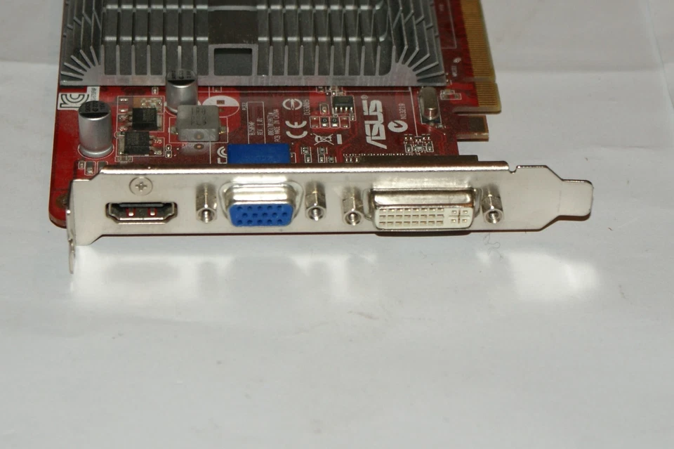 Asus Radeon HD5450 1 Gig HDMI/VGA/DVI PCIE EAH5450 Silent Graphics Card - Image 3 of 3