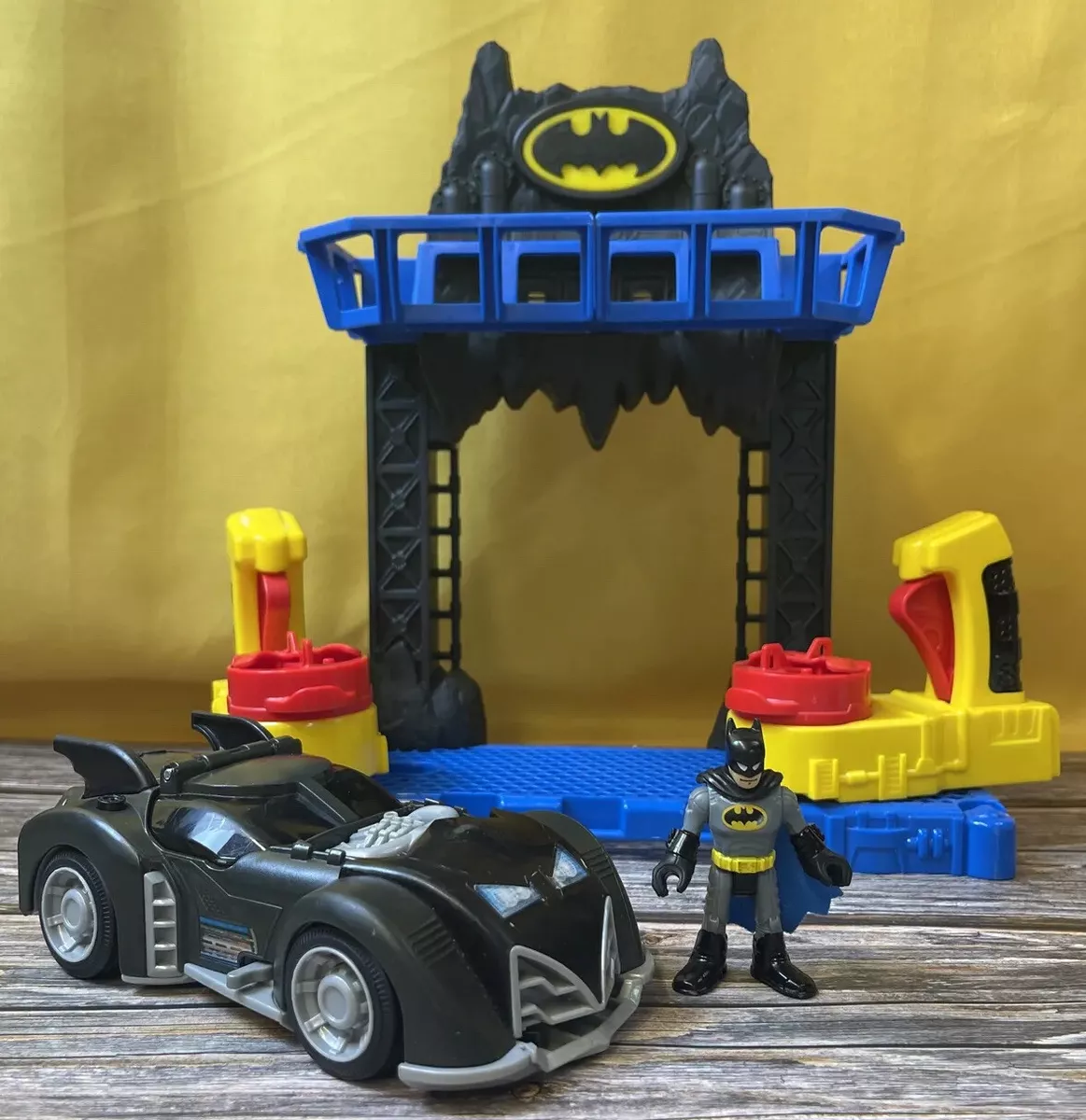 Batman Fisher Price Imaginext DC Super Friends Battle Batcave