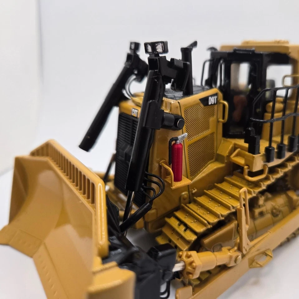 1/50 Scale Fire Extinguisher *5 Pack* - Image 2 of 4