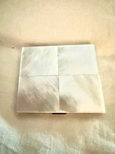 VTG MOTHER OF PEARL COMPACT GOLD TONE CASE MIRROR SQUARE  2-1/2” x 3” SNAP WORKS
