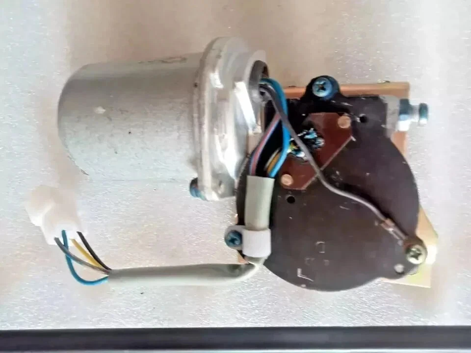 Motor limpiaparabrisas y brazo de enlace giratorio accionamiento derecho apto para Suzuki Samurai sj413 Foto 2 de 4