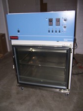 13542 Thermo 3911 forma environmental chamber 29"x26"x24" I.d 208-230 volt