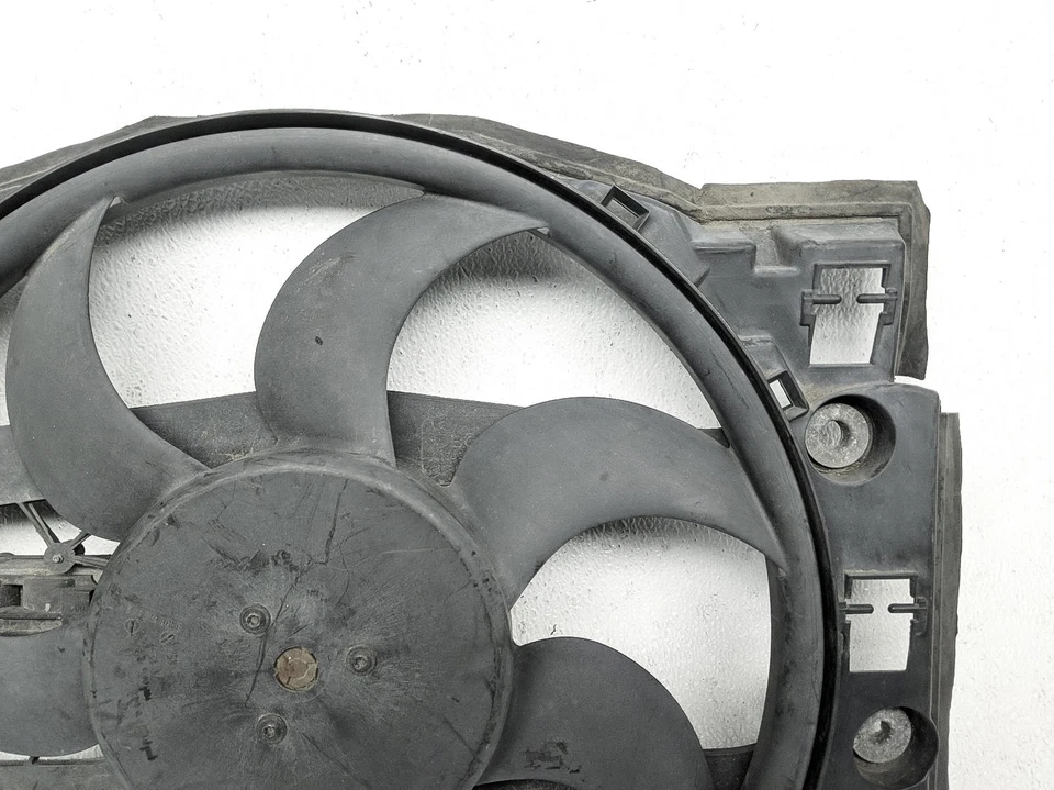 BMW 325XI 2003 radiador ventilador motor y cubierta 64-54-6-905-076 Foto 3 de 4