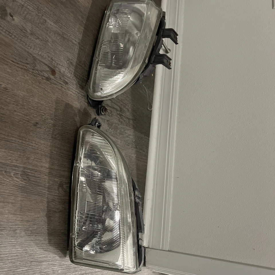 JUEGO DE FAROS DE CRISTAL HONDA CIVIC 1992-1995 OEM (uno con pestañas rotas) Foto 4 de 4