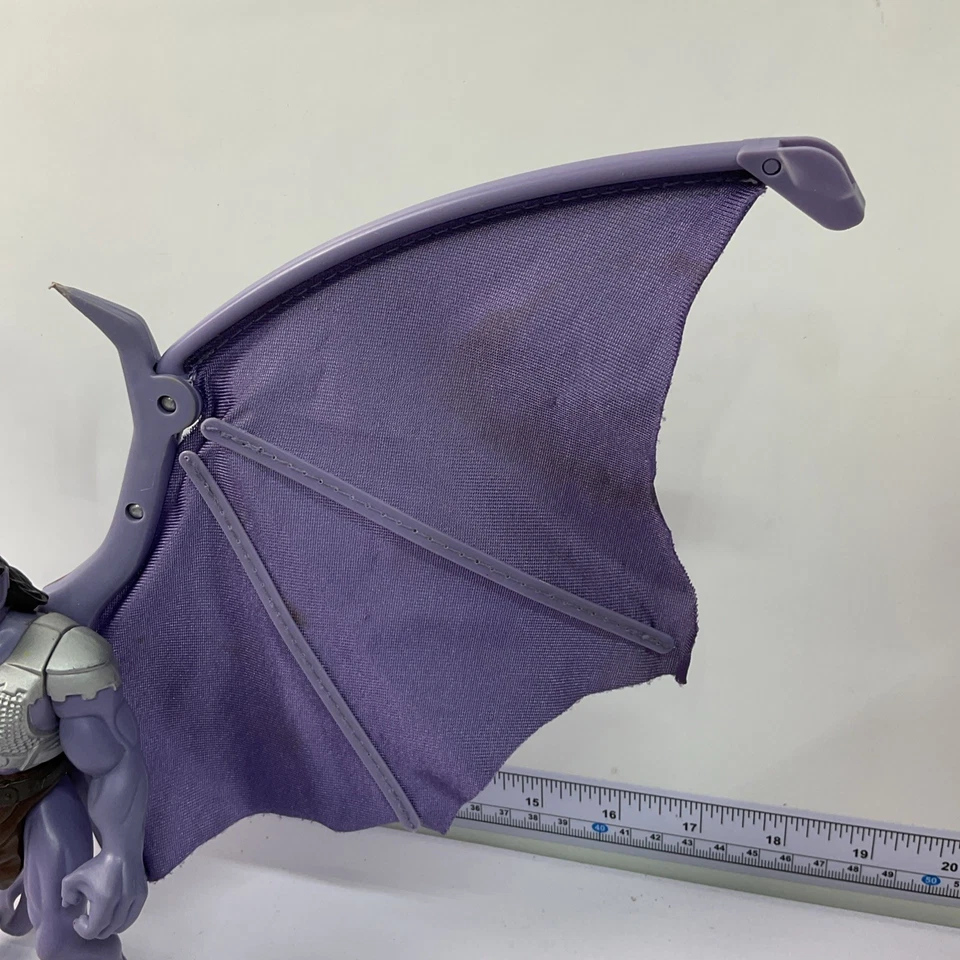Vintage 1995 Disney Gargoyles Goliath Power Wing Blast Deluxe 6" Action Figure - Image 2 of 4