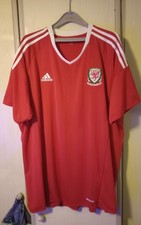 Mens Adidas Wales Football Shirt,Short Sleeved, Hardly Worn,Red.