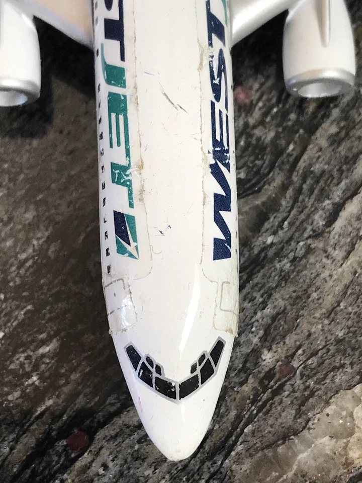 RealToy West Jet Airlines (Canadá) fundido a presión 5" Foto 3 de 4