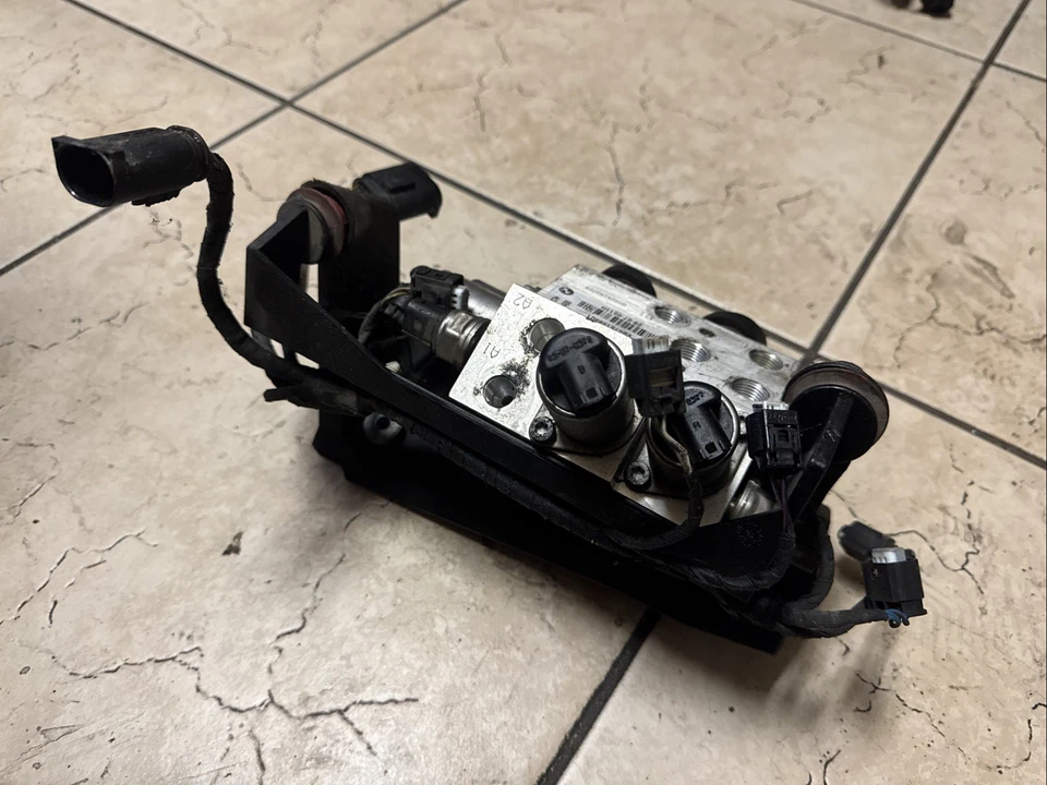 宝马 650i E63 E64 动态驱动液压阀块泵适用于 2006 - 2010 06 07 — 第 2/3 张图片