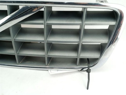 VOLVO XC70 V70 Grille Chrome Surround With Black Center 2001 2002 2003 2004 - Picture 5 of 12